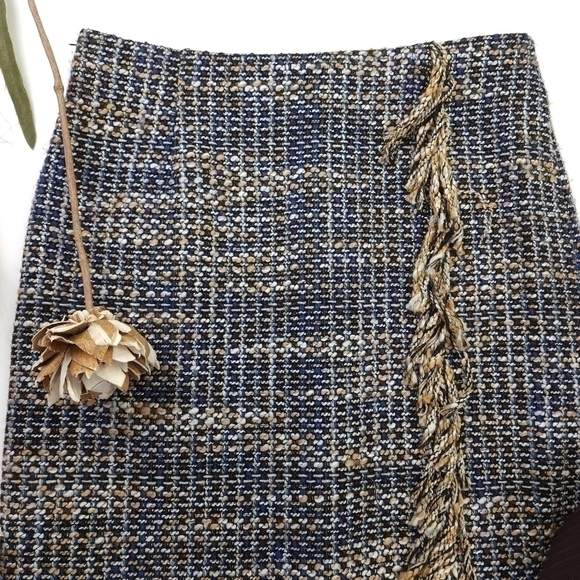 New Halogen Blue Tan Grey Tweed Tassled Skirt Sz 2 - Picture 9 of 11